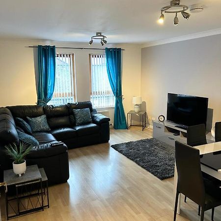 Spacious, Modern 3 Bedroom Luxury Flat In Centre Location Броути Фери Екстериор снимка